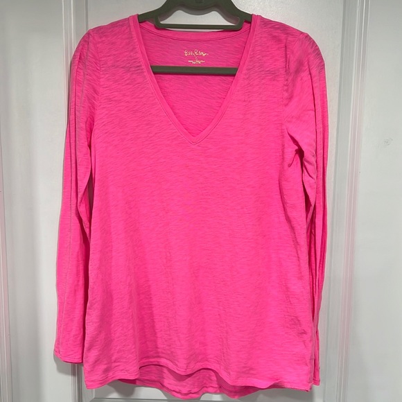 Lilly Pulitzer Tops - Lilly Pulitzer Small V-neck T-shirt see photos